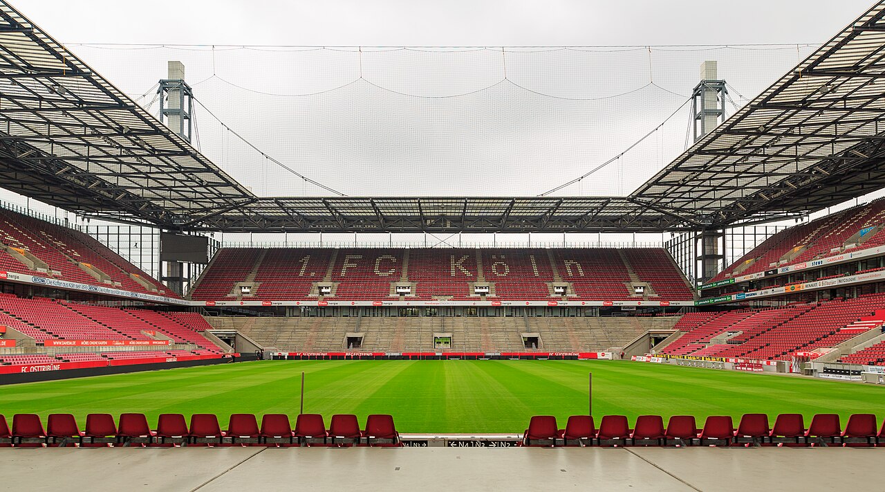 Стадион RheinEnergieStadion