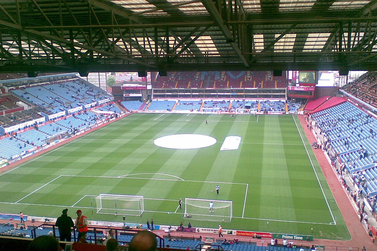 Стадион Villa Park