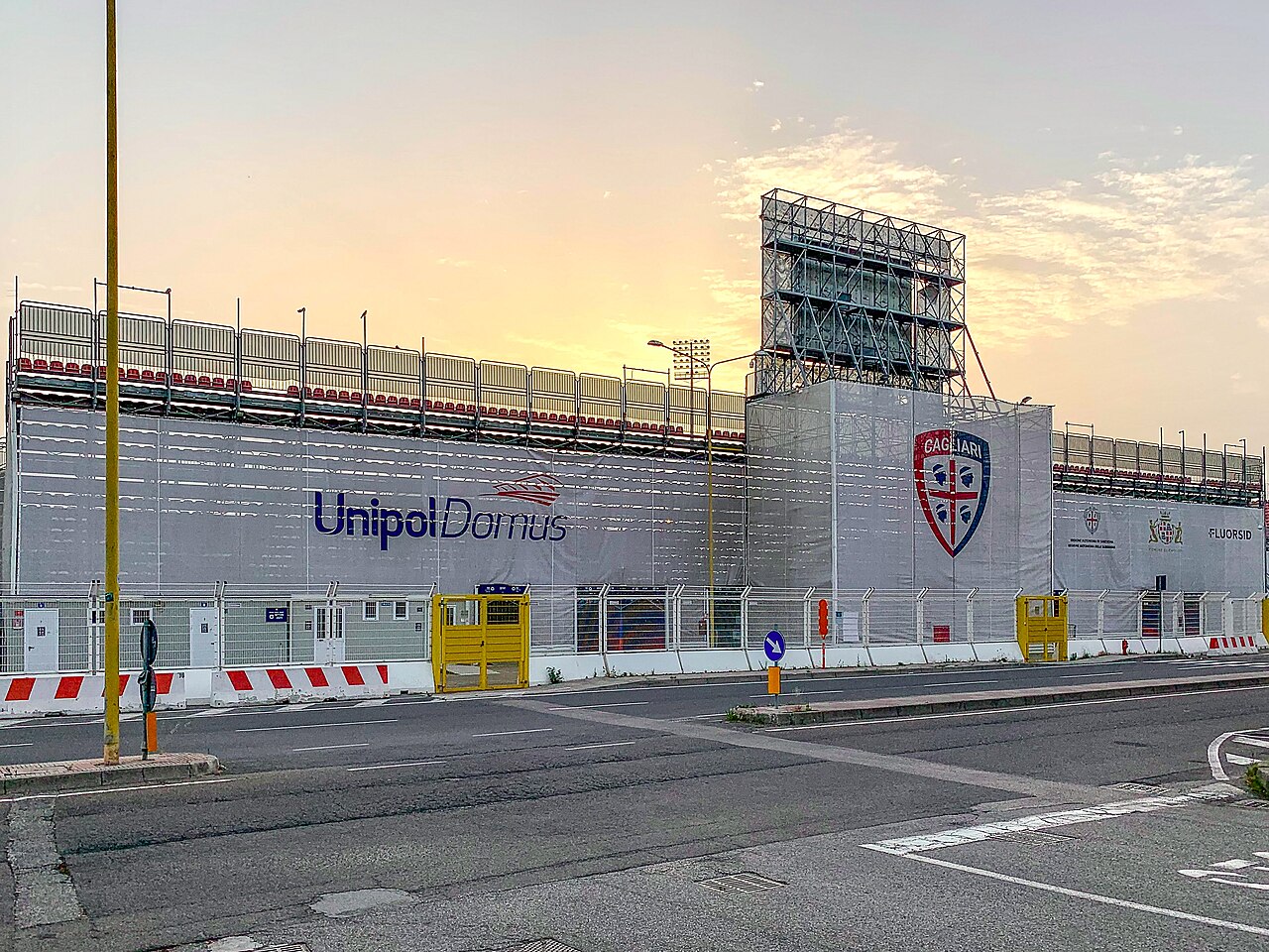 Стадион Unipol Domus